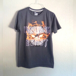 Old Navy t- shirt ( box AF )